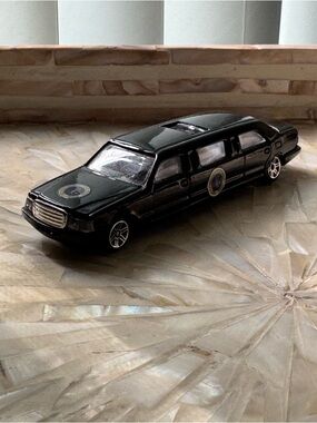 Presidential Limousine Toy Car Black Stretch Limo Diecast Style 7” Collectible